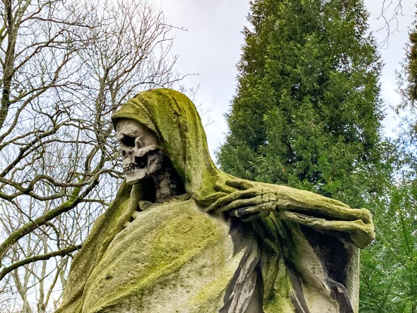 Cologne: Guided Tour of Melatenfriedhof - From execution ground and leprosy ward to a Cologne cemetery
