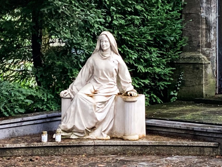 Cologne: Guided Tour of Melatenfriedhof - Notable burials: artists, politicians, and actors