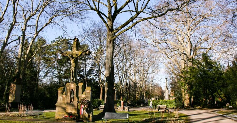 Cologne: Guided Tour of Melatenfriedhof - Price and time: what $16 buys you in 2 hours