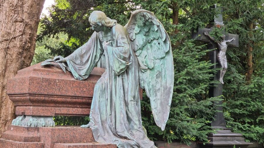 Cologne: Melaten Cemetery Celebrities and Curiosities - Quick take: what makes this Cologne cemetery tour worth your time