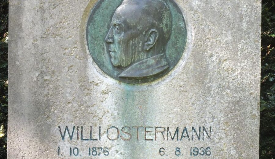 Cologne: Melaten Cemetery Life, Love and Death Tour - Price and value: is $16 worth a two-hour walk in Cologne?