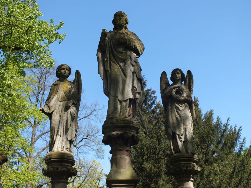 Cologne: Melaten Cemetery Life, Love and Death Tour - The cemetery’s scale: 400,000 square meters and about 55,000 graves