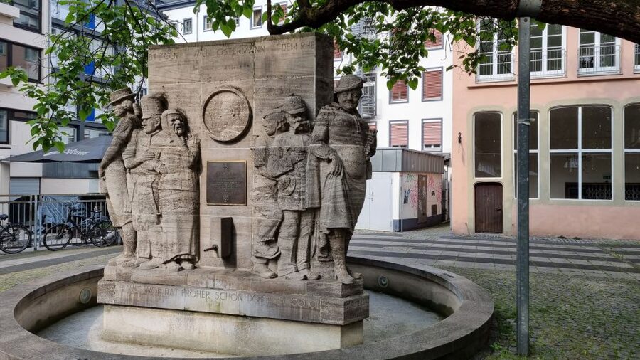 Cologne: Old City Guided Walking Tour - Setting Off in Cologne’s Old Quarter: 2,000 Years in 90 Minutes