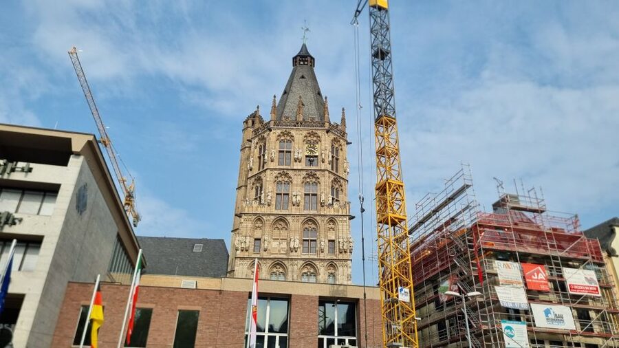 Cologne: Old City Guided Walking Tour - Romano-Germanic Museum Stop: The Mosaic and the Party Clue