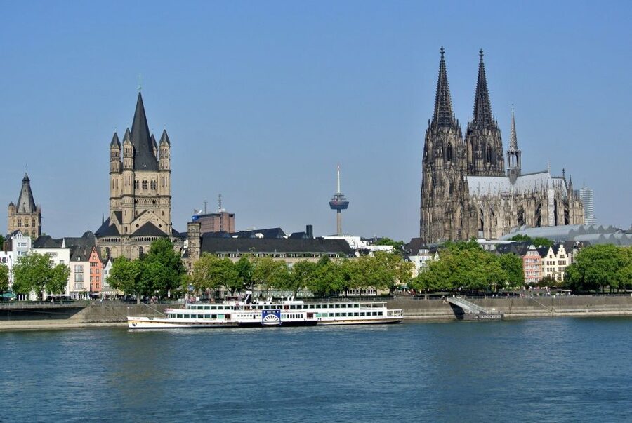 Cologne: Old Town Highlights Walking Tour - Philharmonic Hall Roof Walk and the Holocaust Memorial Moment