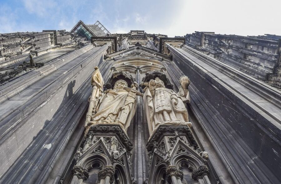 Cologne: Old Town Highlights Walking Tour - Hohenzollern Bridge Panoramas, Rhine Stroll, and the Old Town Feel