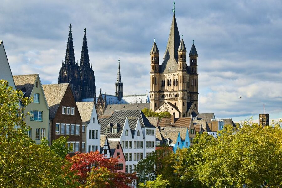 Cologne: Old Town Highlights Walking Tour - Back to the Dom for the Fairy Tale Fountain Finish