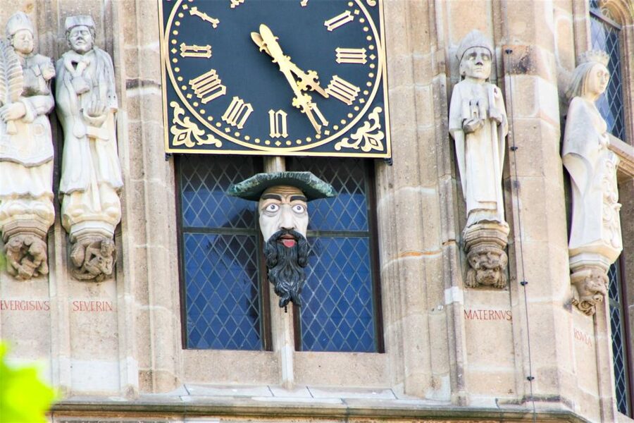 Cologne: Old Town Walking Tour with 1 Brewery Visit & 1 Beer - Heumarkt first, then into the tight Old Town maze