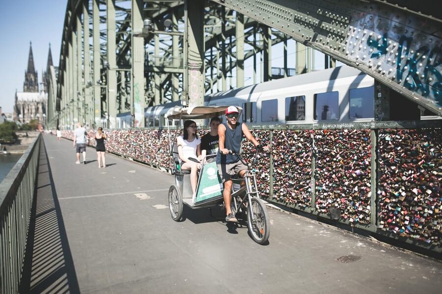 Cologne: Private Rickshaw Tour - Cologne Cathedral: the stop that sets the tone (and the photos)