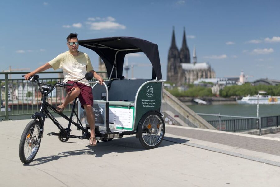 Cologne: Private Rickshaw Tour - Hohenzollern Bridge: river views without the walking workout