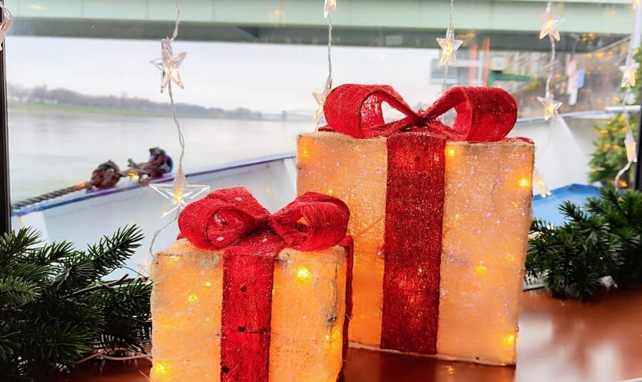 Cologne: Rhine River Winter Cruise with Festive Music - Should You Book the Cologne Winter Cruise?