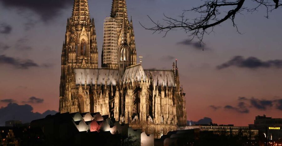 Cologne: Sagen- und Histörchentour in German - The Alleys as a Timeline: Old Town Legends in Motion