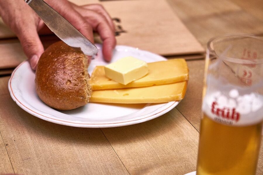 Cologne: Südstadt Guided Foodie Walking Tour - Language Options and Why That Changes the Experience