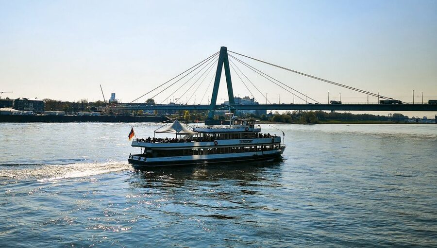 Cologne: Top Sights Rhine River Cruise - Skyline Tour - How the Cruise Route Builds a Cologne Loop
