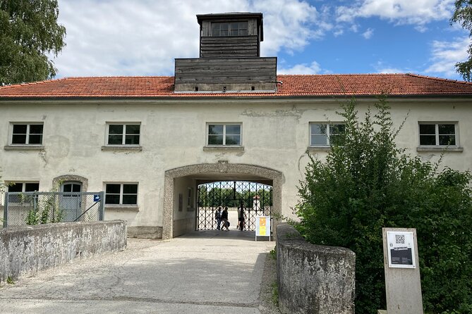Dachau Concentration Camp Private Tour by Train from Munich - Pickup, meet-up, and using the train ride well