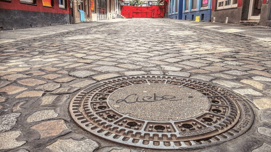 Die Kiez-Kapitän Reeperbahn & Beatles Kieztour Hamburg - Hans-Albers-Platz and Zur Ritze: theater, performance, and the box cellar