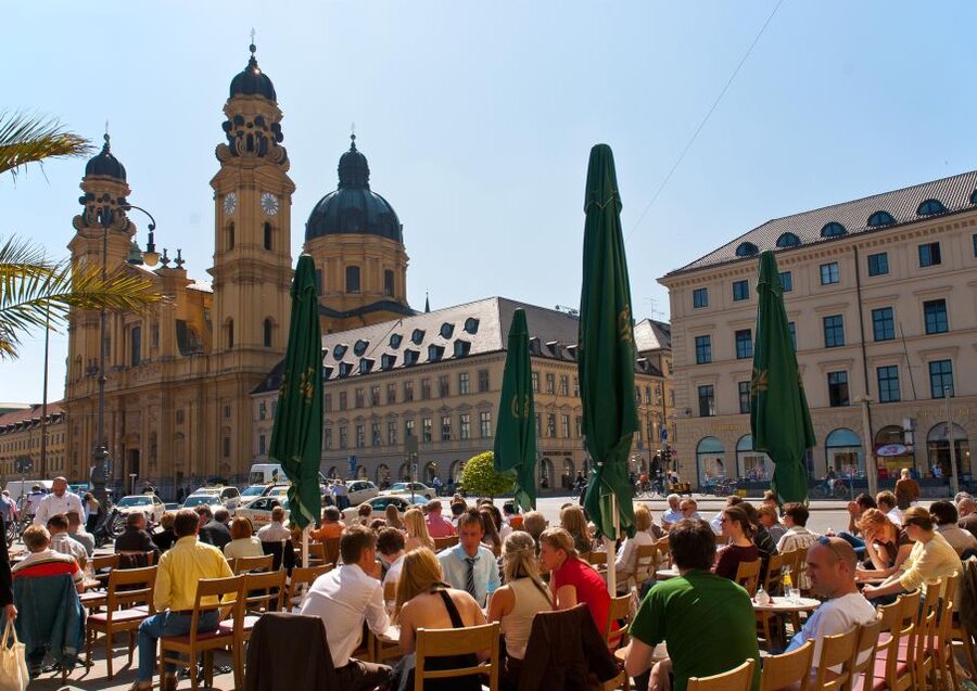 Discover Munich 2-Hour Small Group Walking Tour - Marienplatz and the Rathaus-Glockenspiel: the moment you actually remember