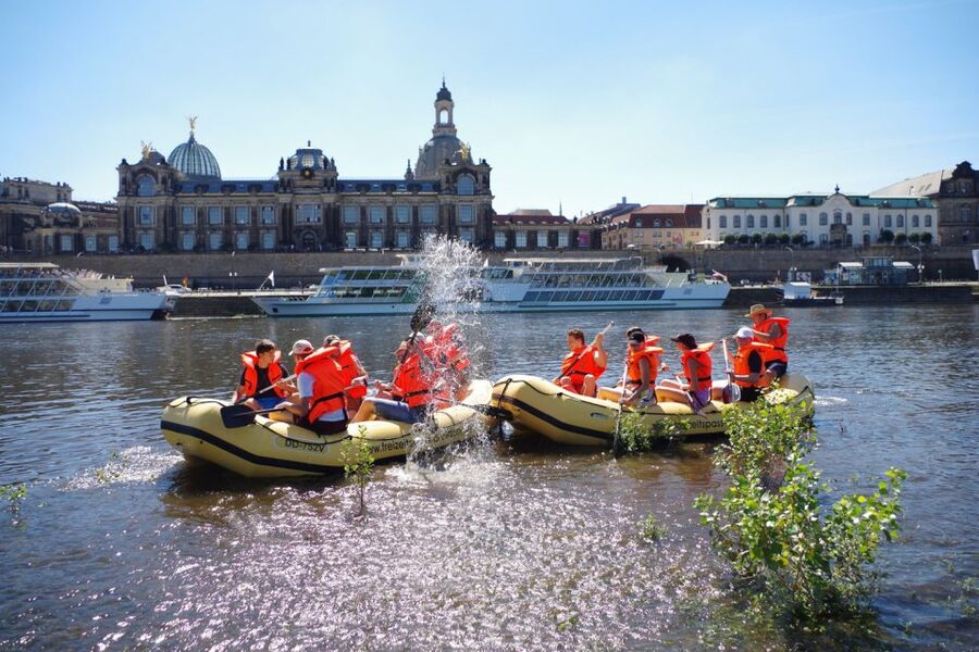 Dresden: Bootstour im Schlauchboot durch die Altstadt - Why this Elbe bootstour feels different than seeing Dresden from the streets