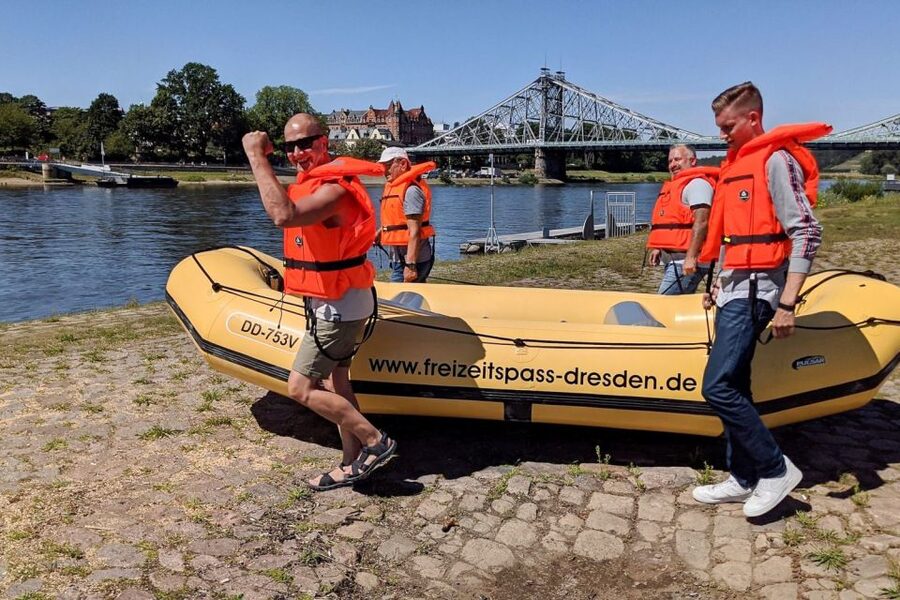 Dresden: Bootstour im Schlauchboot durch die Altstadt - Onboard comfort: what the inflatable setup means for your day