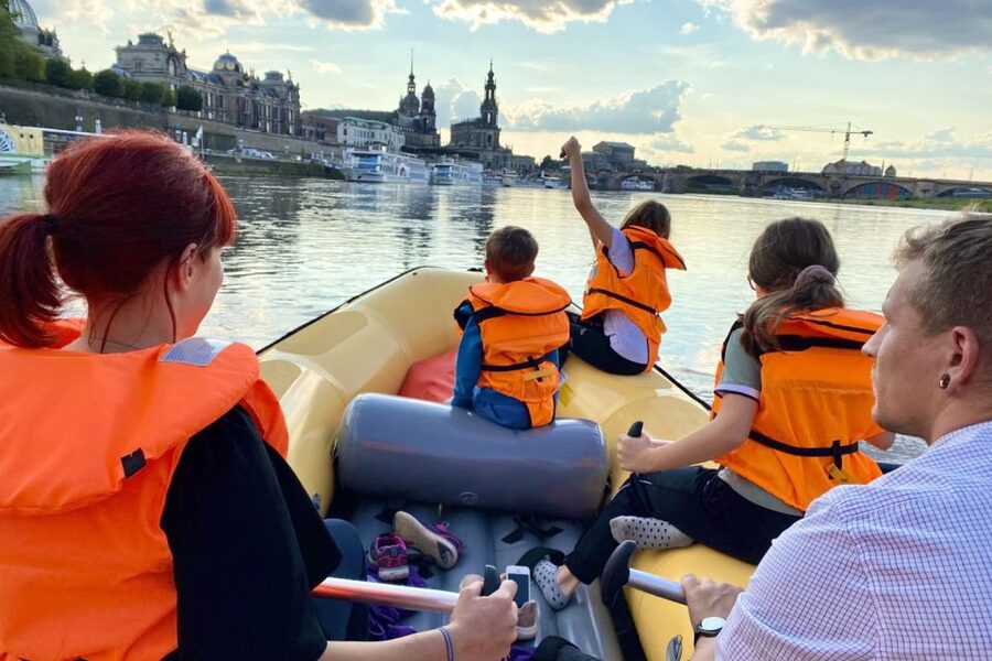 Dresden: Bootstour im Schlauchboot durch die Altstadt - Swimming at Elbe beaches, plus the small gear choices that matter