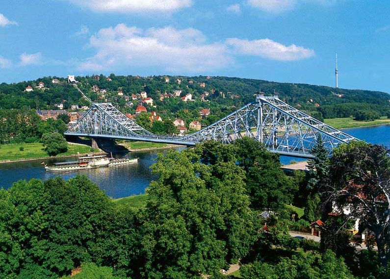 Dresden: City Sightseeing Tour with Live Guide - Blue Wonder Bridge and the Elbe River Valley Views
