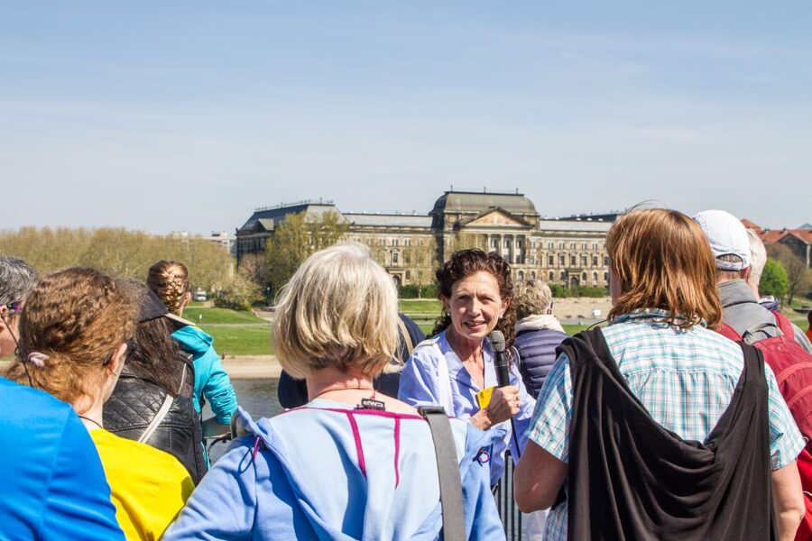 Dresden: Complete Walking Tour with Frauenkirche Visit - Entering the Frauenkirche: altar, murals, crypt, and the baroque nave