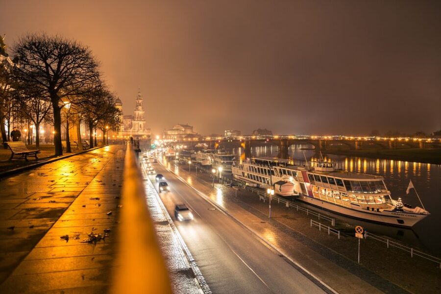 Dresden: Evening River Cruise with Dinner - Weather, duration, and how to dress for a 3-hour night cruise
