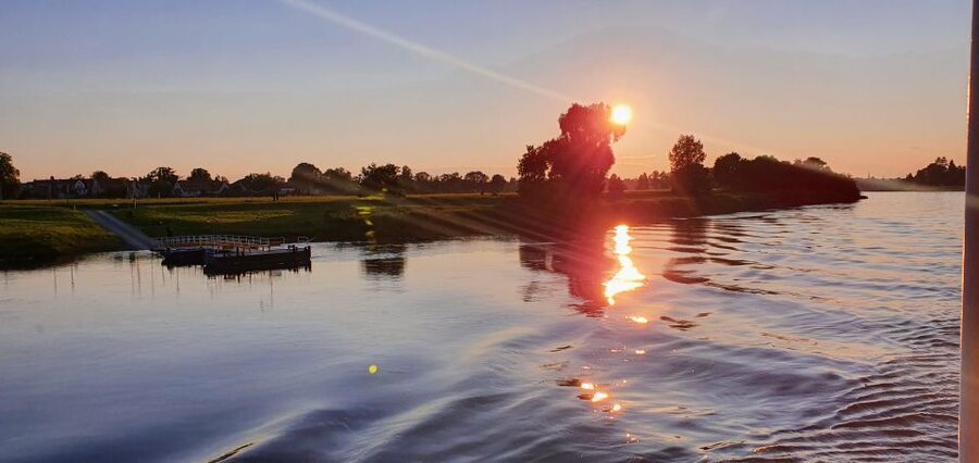 Dresden: Evening River Cruise with Dinner - What $62 buys you: dinner plus a real sightseeing route