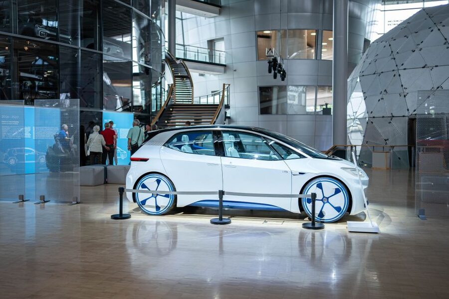 Dresden: Guided tour VW factory , test drive & food - Transparent Factory glass halls: what you’re really seeing in Dresden