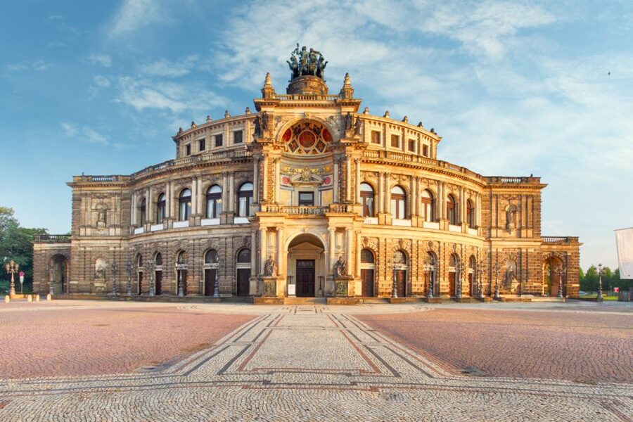 Dresden: Old Town Scavenger Hunt for Children - Starting at Theaterplatz near the Semperoper