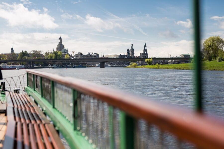 Dresden: River Sightseeing Boat Cruise - Audio commentary in German and English, and how to actually hear it