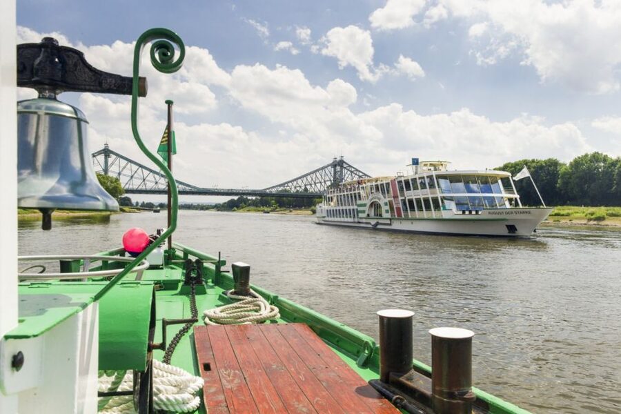 Dresden: River Sightseeing Boat Cruise - Food and drinks onboard: what you can buy and how to order smart