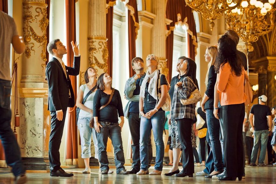Dresden: Semperoper Guided Tour for Families - Admire the architecture and decorated rooms (without turning it into a lecture)