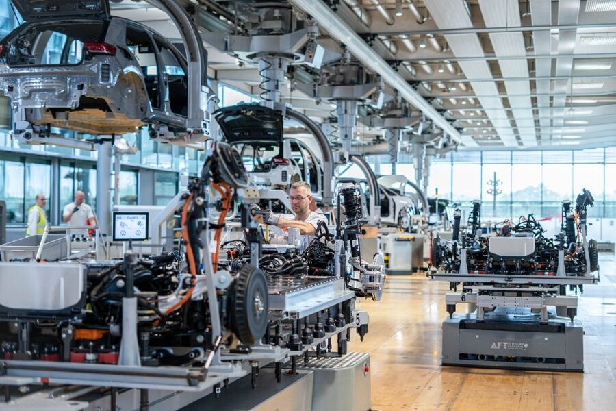 Dresden: Tour of VW's Transparent Factory with breakfast - Why the Transparent Factory tour feels different from a typical attraction