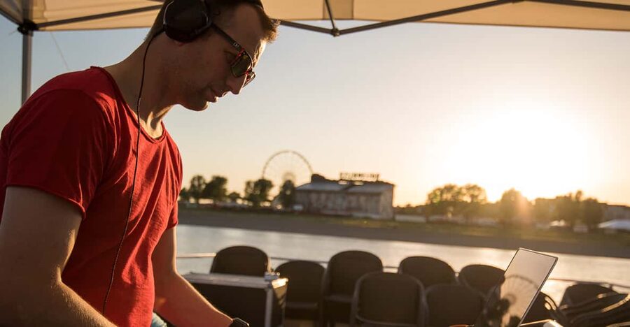 Düsseldorf: 2-Hour Evening Rhine River Cruise with Live DJ - Key things I’d zero in on