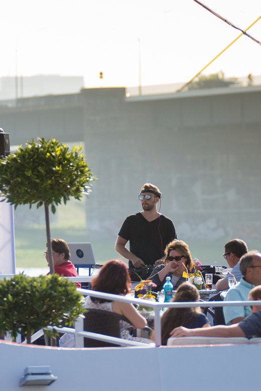 Düsseldorf: 2-Hour Evening Rhine River Cruise with Live DJ - The bar scene: snacks, beer, cocktails, and smart budgeting