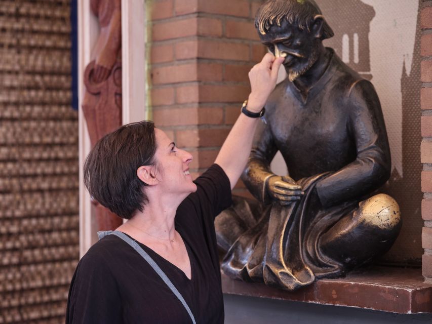 Düsseldorf: Altstadt Guided Tour - Jan Wellem, Heinrich Heine, and tailor Wibbel, three names with city-sized meaning