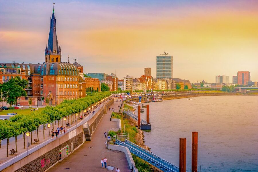Düsseldorf: Classic City Segway Tour - Rheinkniebrücke Crossing and Rhine Meadows, Fast Views That Make Sense