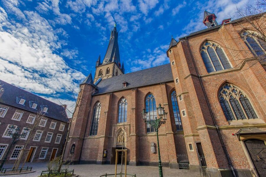 Düsseldorf: Classic City Segway Tour - Uerige Altbier and the World’s Longest Bar Moment
