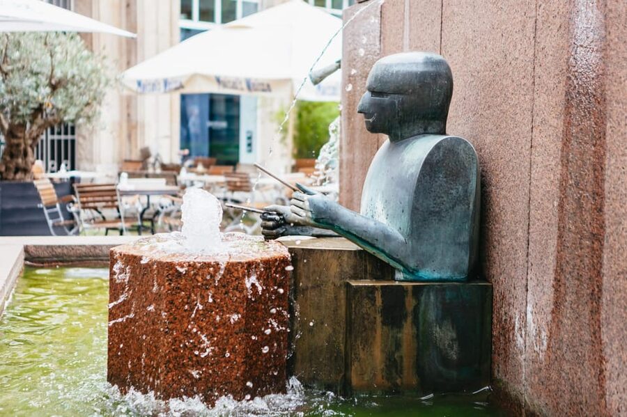 Düsseldorf: Guided City Architecture Walking Tour - Dreischeibenhaus, Schauspielhaus, and the power of named architects