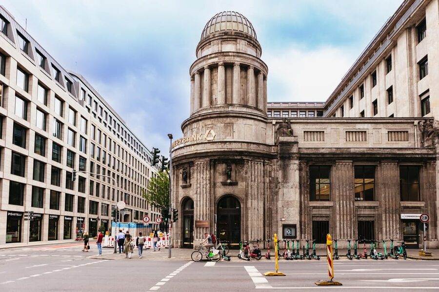 Düsseldorf: Guided City Architecture Walking Tour - Ehrenhof finale and the included City Museum entry