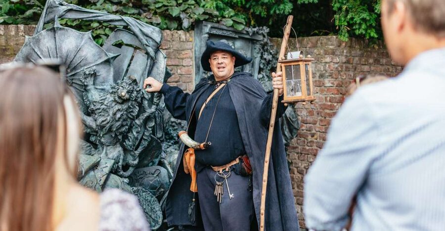 Düsseldorf: Guided Tour with a Night Watchman - The lanternlight atmosphere: why the illuminated Altstadt matters more than you think