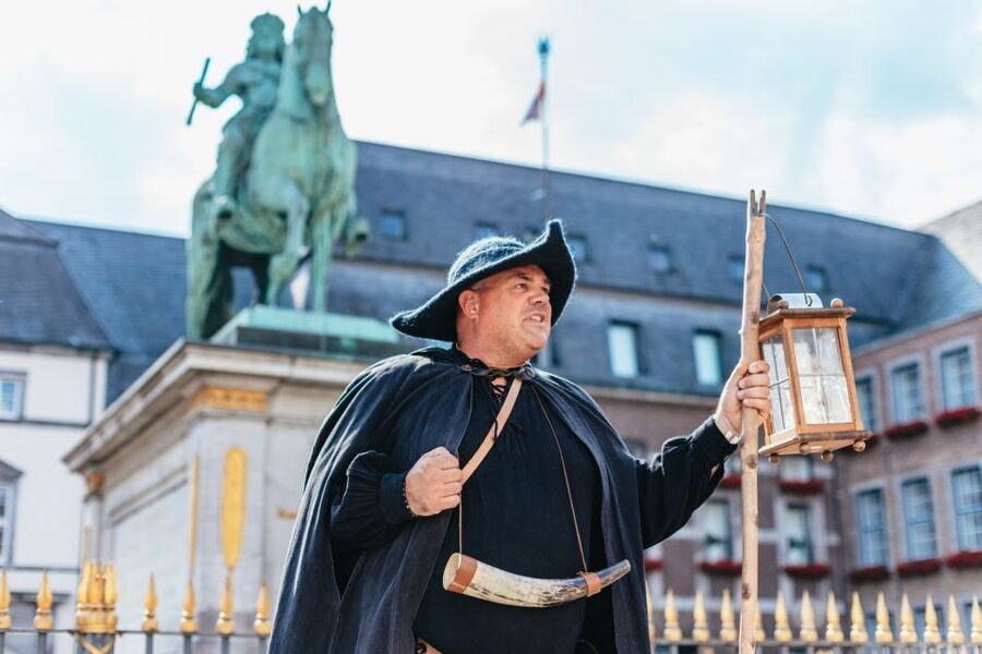Düsseldorf: Guided Tour with a Night Watchman - Price and time: is $25 for 1.5 hours a good deal?