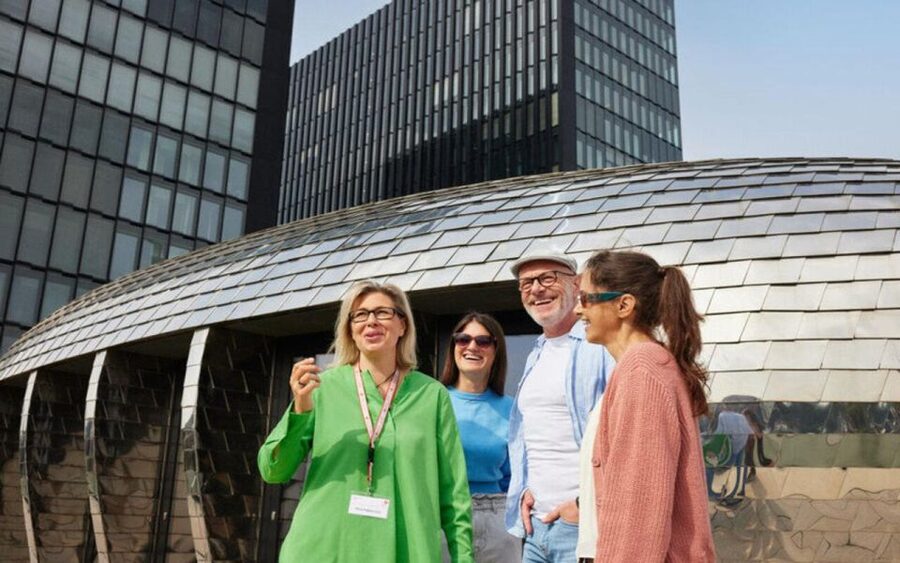 Düsseldorf: MedienHafen Tour - The Landtag stop, open design with real meaning