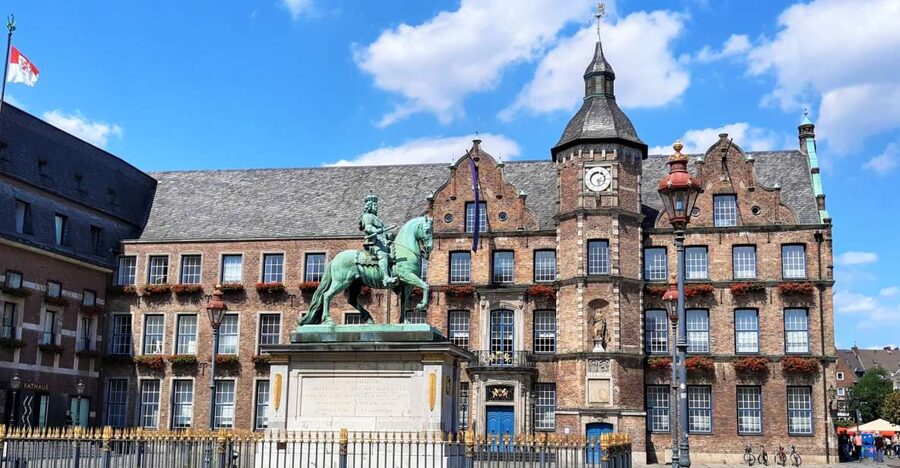 Dusseldorf: Old Town & Altbier Tour - Why Düsseldorf old town makes sense in just 2 hours