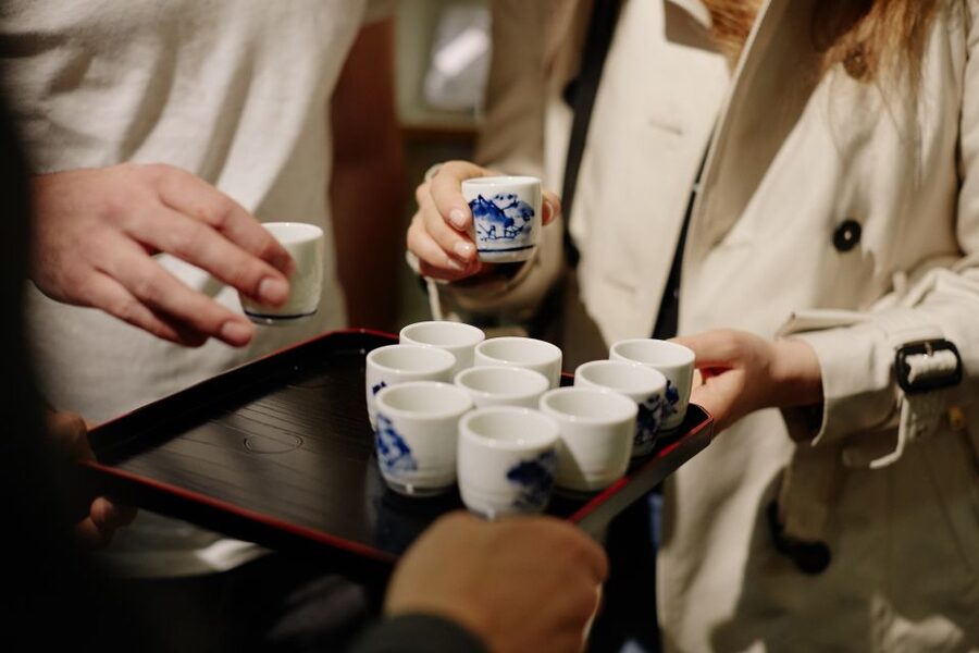 Düsseldorf: Sushi, Sake & Japanese Lifestyle Tour - Manga stores and Japanese bookshops: more than just shopping stops