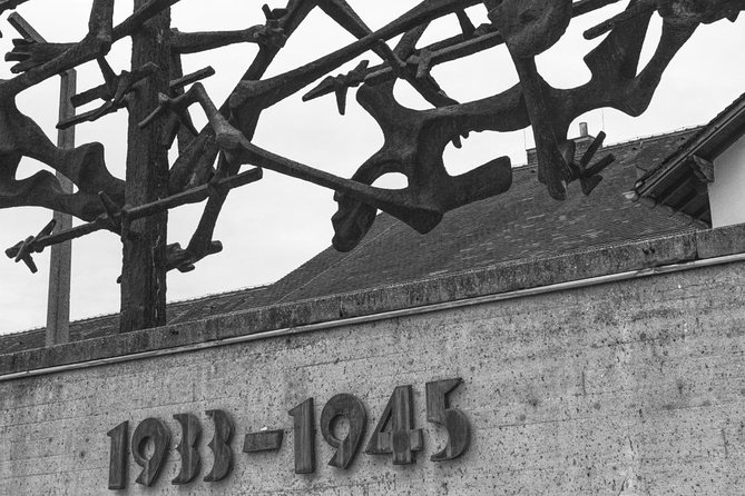 Early-Start Dachau Memorial Half-Day Tour from Munich - Karlsplatz meetup and how the guide keeps the group together