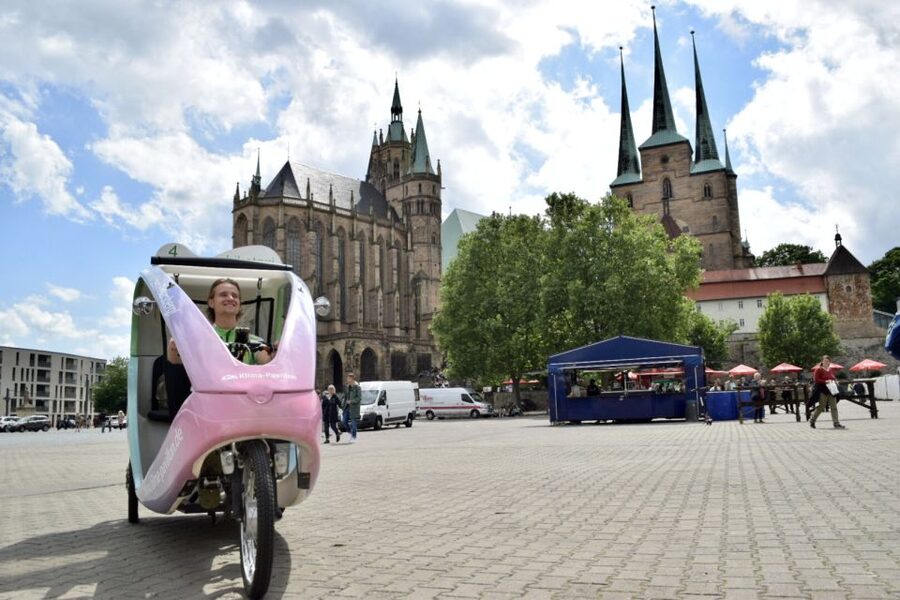 Erfurt: Private Guided Classic Old Town E-Rickshaw Tour - Getting On at the Fish Market With a Green-Shirt Guide
