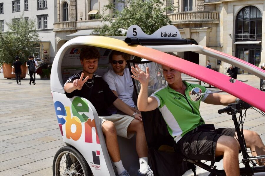 Erfurt: Private Guided Classic Old Town E-Rickshaw Tour - Waagegasse and the Old Synagogue on Winding Medieval Streets