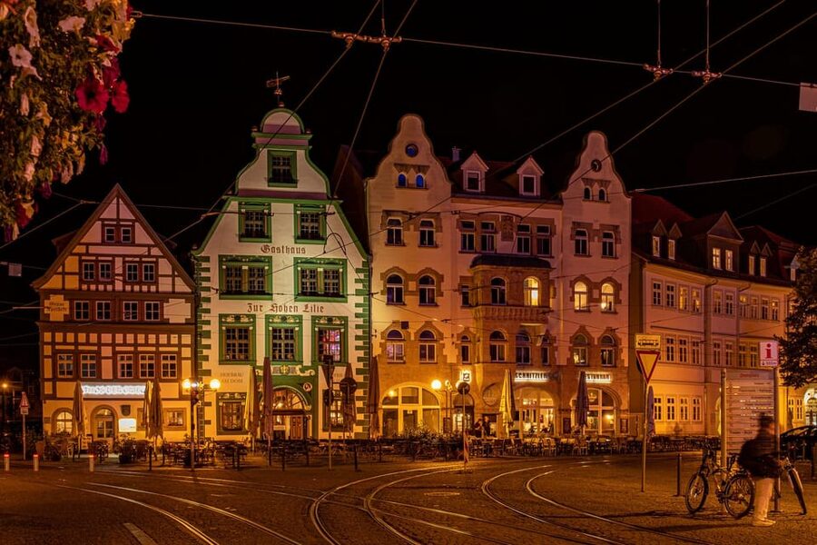 Erfurt: With Night Watchman Schwalbe through the Old Town, including tasting - Finding the start point at Fischmarkt and the town hall steps